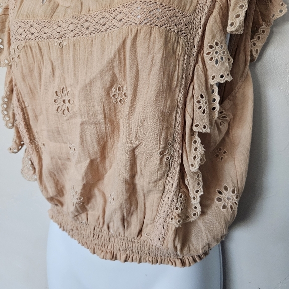 Aerie Women's Medium Beige Short Sleeve Blouse Eyelet Boho Top Keyhole Bow Girly - Picture 3 of 7